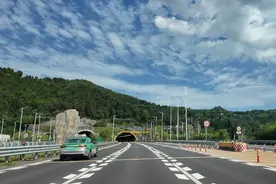 天府国际机场高速隧道限速100 网友：通行“丝滑”，建议推广图片