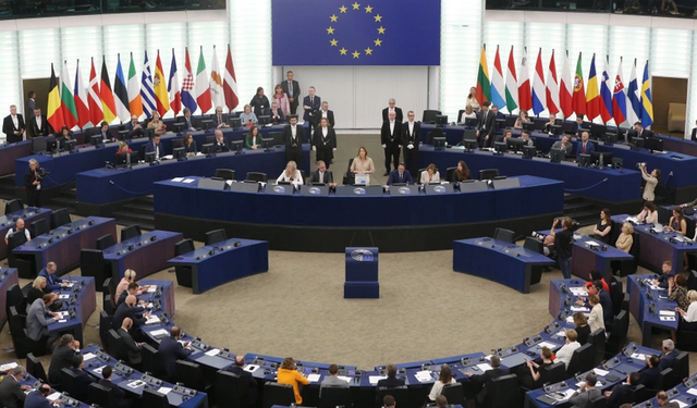 美国出兵也不害怕！欧洲给特朗普两个选项：要么贸易战，要么开战