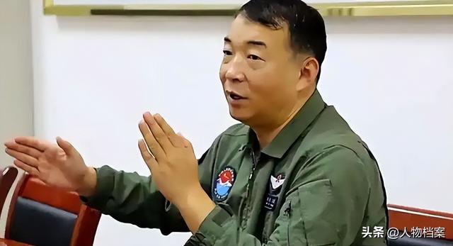 阅兵女机长身份曝光!私生活被扒牺牲太大，老公不简单，央视点名