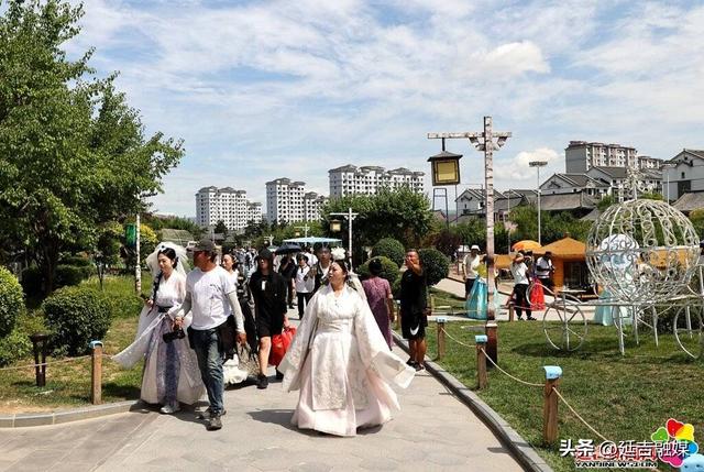 暑气渐消 延吉中国朝鲜族民俗园旅拍热度不减