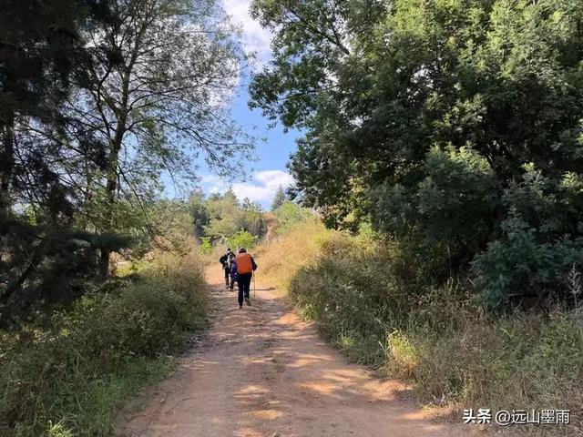 随走呈贡大学城,逛梁王湖、转小土林,感受多彩的秋冬世界,休闲