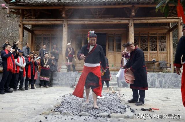 正月十五的白马山寨