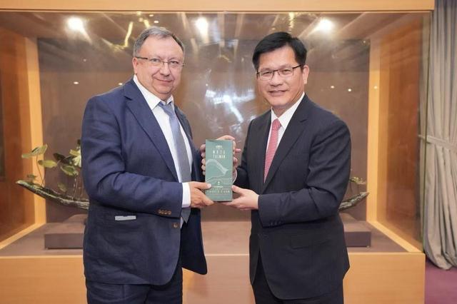 谈妥了！中乌代表在北京握手，泽连斯基示好，拔掉了中方1根毒刺