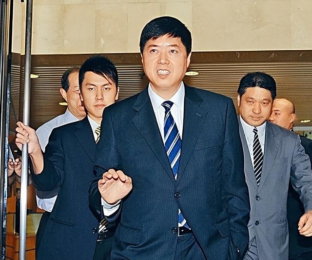 央视最惨女主持，男友判死缓，丈夫惨死狱中，48岁又被释永信牵连