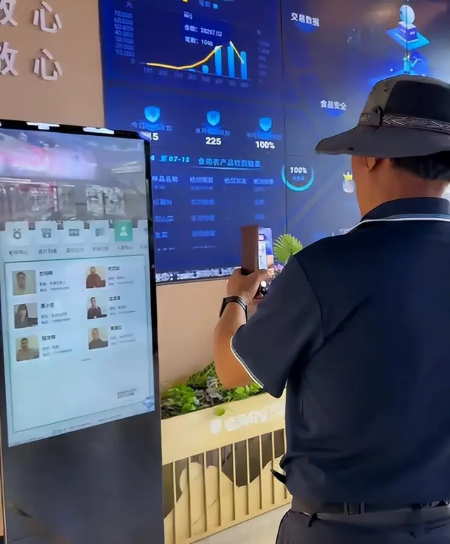 我国菜市场成了韩国旅游团大爷的最爱：试吃乱瞟还不好意思