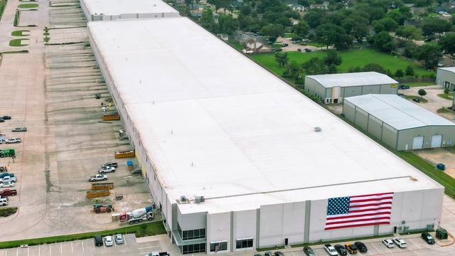 苹果休斯顿工厂发AI服务器，自研芯片撑算力，6000亿计划再进一步