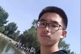 被北大劝退后的“湖北状元”，复读又考712分进清华，如今怎样了图片