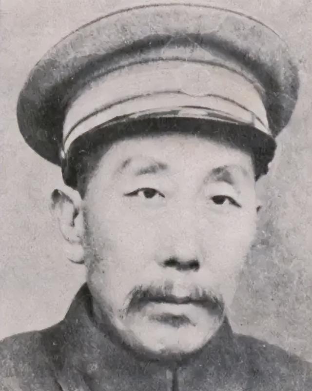 49年李克农向伟人汇报：盛世才已前往台湾，主席听完无奈长叹一声