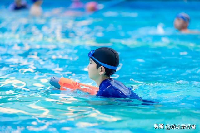 女生学游泳先学什么？这份新手避坑指南建议收藏！