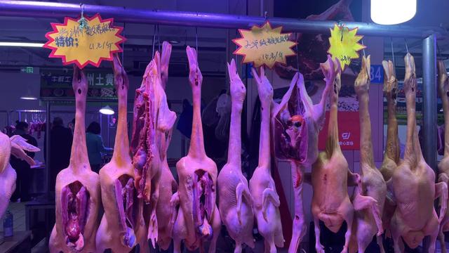 轨道直达的赶场地!地方超大,东西多,买菜这些超方便