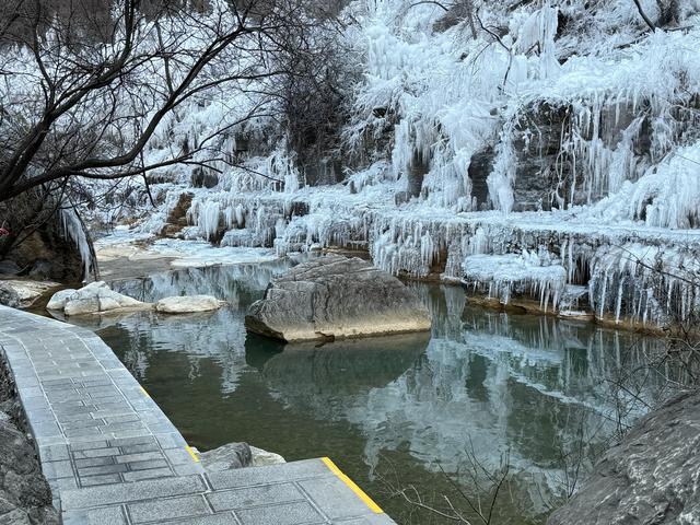 云台山冰挂亮肌