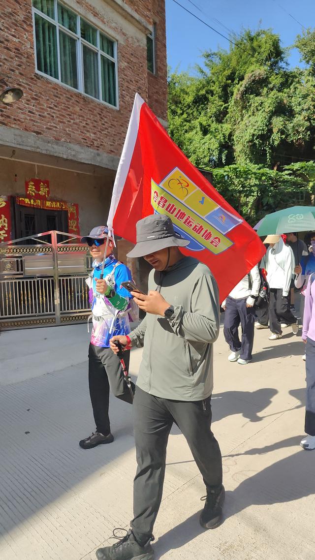 梅县区户外运动协会今在水彩时夏成立，梅州及会昌300名徒友参加