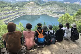 征服山峰的秘诀：轻松应对爬山后的肌肉酸疼图片