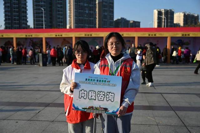 2025年第三届“多彩龙川·古邑苏区”环霍山30公里徒步活动举行