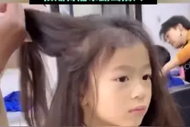 男孩与妈妈留发3年捐给癌症患儿图片