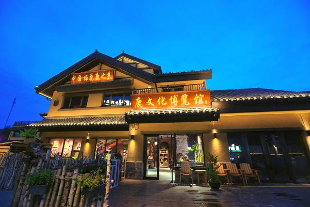 长白山恩都里度假区，旅游打卡新地标，感受夜色里的浪漫与新潮