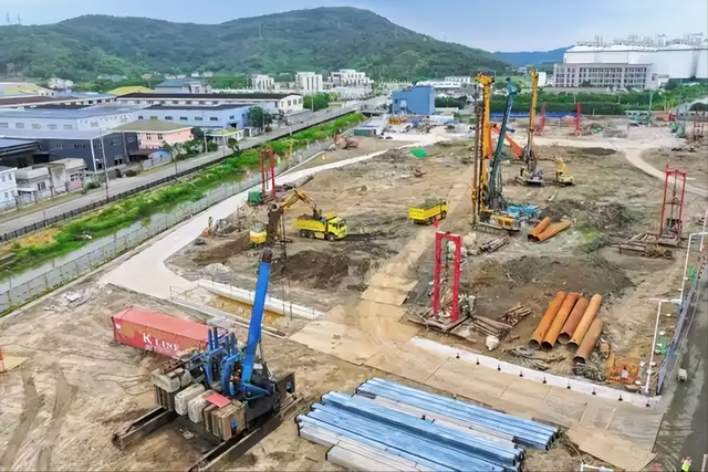 大国重器！沙海粮仓之后再现海上粮仓，15万吨级国字号重器成关键