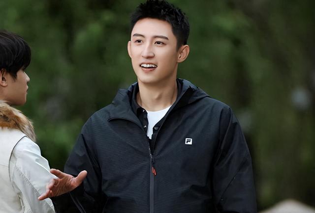 离婚8年，一别两宽	，如今的黄景瑜，已是王雨馨高攀不起的存在