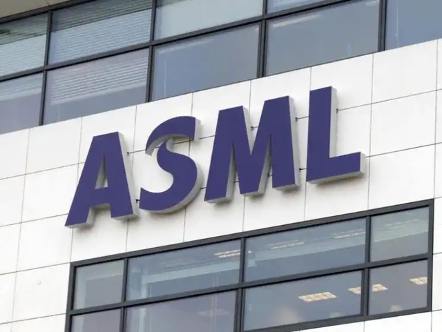荷兰政府花200亿挽留无效，光刻机巨头ASML为何执意从老家搬走？