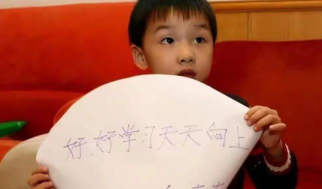 22岁毛东东：1米87国防生，雪夜扛30斤行军	，开国背包带成传家宝