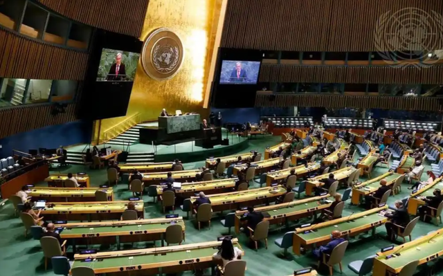 最后关头高市被催着谢罪，日方要废除中国出兵权，辽宁舰逼近琉球