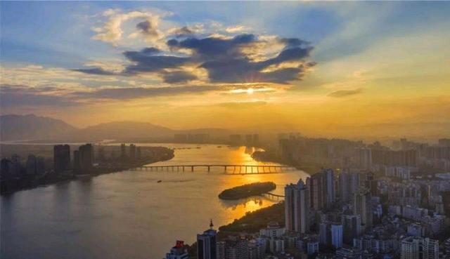 广东“巨无霸”地级市，面积比广州、湛江都大，人口不到深圳13