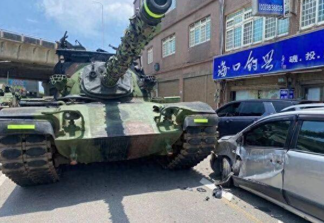 台军演现重大伤亡！事故接二连三，导弹车意外卡巷，自行火炮撞车