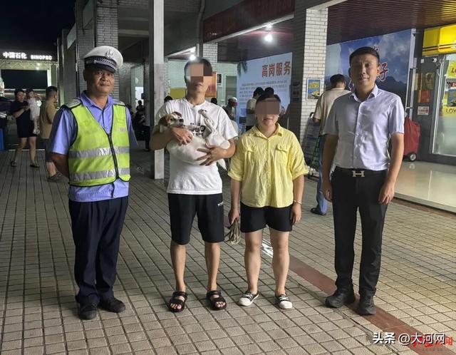 小狗国庆“被弃高速”不吃不喝苦等主人，主人返程特意绕行数十公里来找它：不是故意丢弃