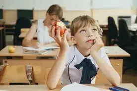 这3种表现，说明孩子正在“假努力”，比“不努力”还可怕！图片