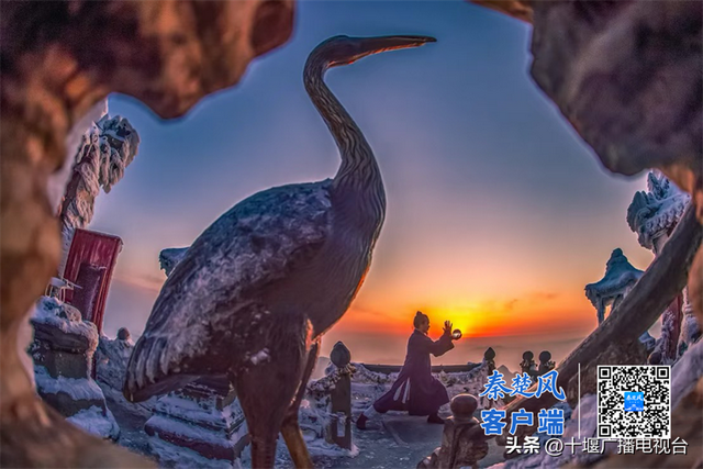 冰雪武当迎大寒，仙山雪韵绘国风