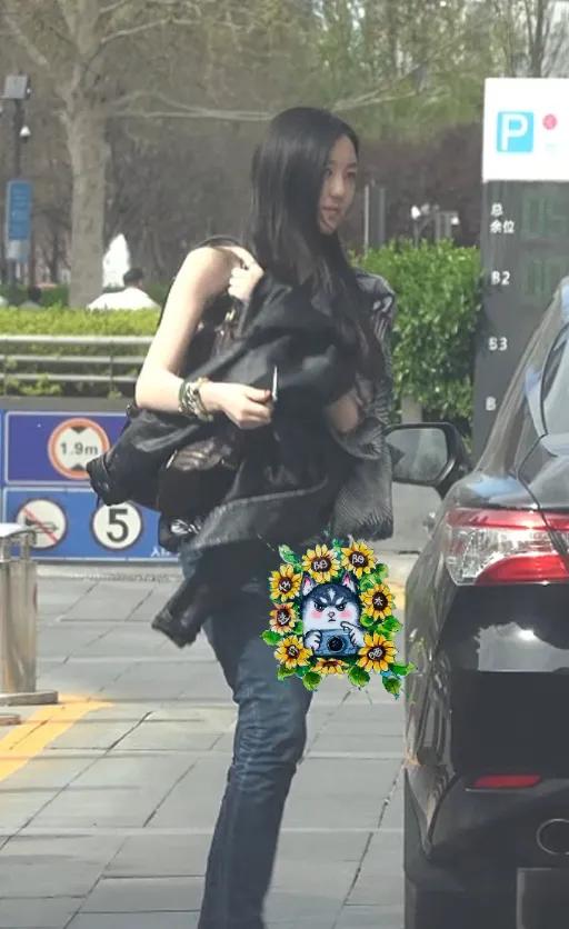 王菲女儿李嫣近照曝光