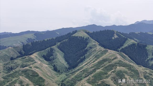 新疆天山深处的景观大道，曾是国防公路，如今人少景美震撼人心