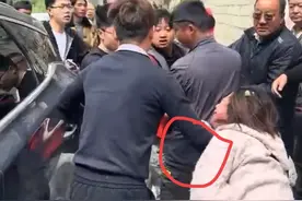 反转了！318川藏线孕妇插队后续，孕妇身份被扒，男子被拘赔偿1万图片