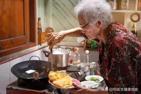 越来越多的癌症，医生告诫：做饭时的3个恶习，千万别再做了图片