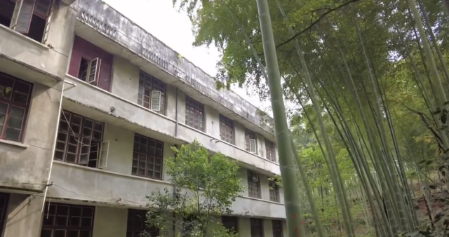浙江大山里，竟藏一座废弃的“小香港”，如今人去楼空！