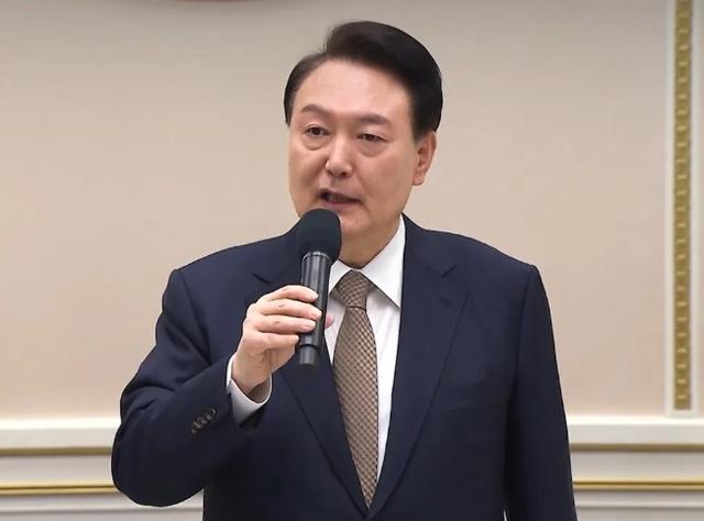 局势升级，韩军司令被捕，尹锡悦或无望出狱？文在寅朴槿惠失声了