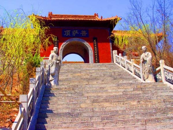 河北旅游：两登太行壮美奇峰苍岩山（图）