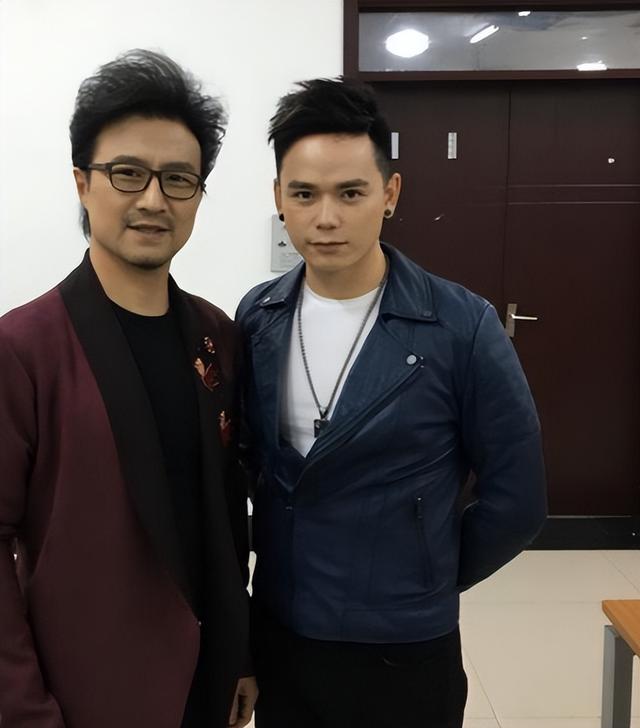 章子怡也没想到，离婚刚两年的54岁汪峰，竟走上了另一条上坡路