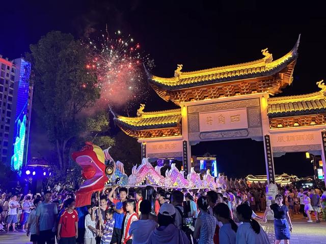连城：非遗机甲共舞山城 文旅盛宴点燃双节