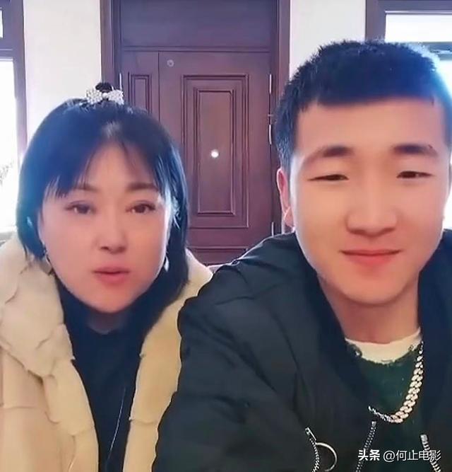 经历三次婚姻，老公一个比一个小，如今患癌，53岁与女儿相互依靠