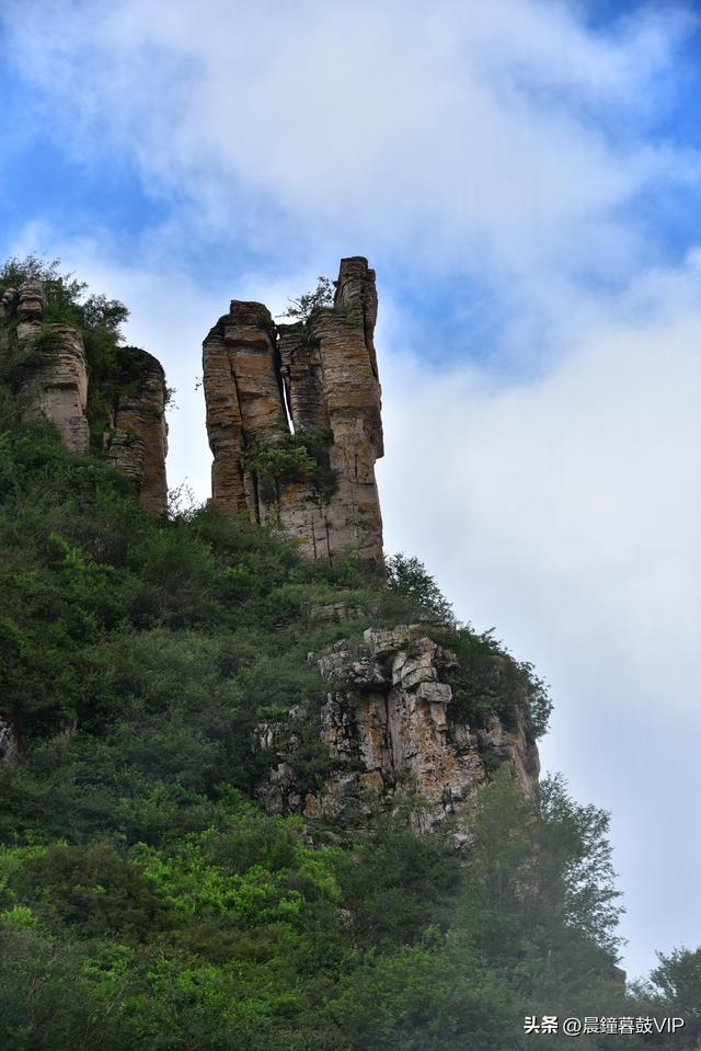 欧亚张家凹的奇峰和云海