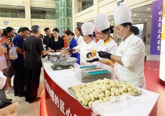 2025新疆舌尖上的丝绸之路美食节暨昌吉州美食文化旅游节盛大开幕