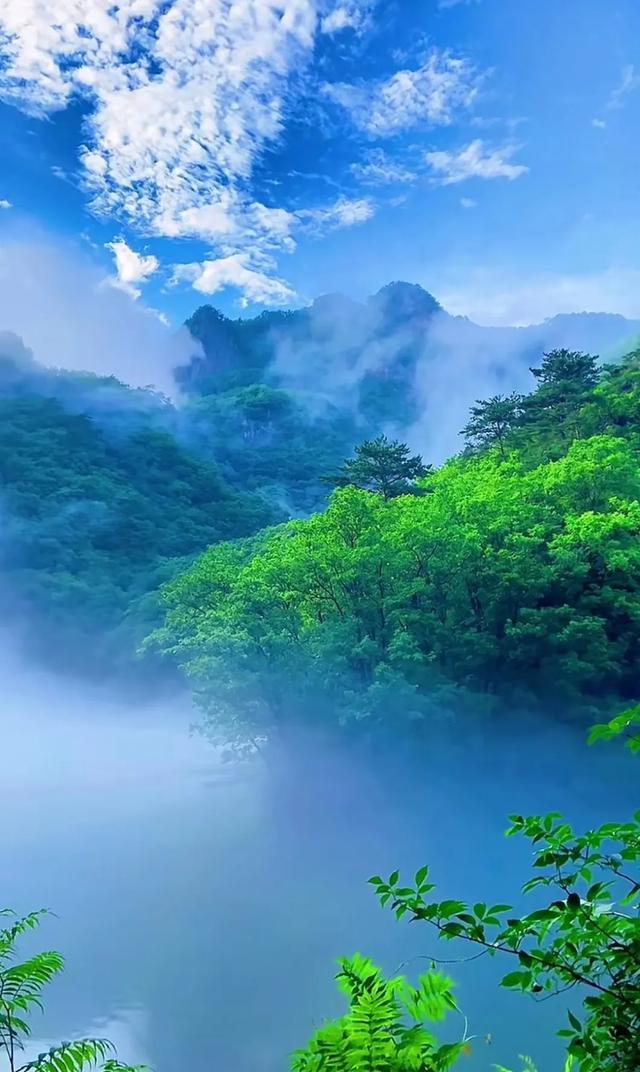 云雾缭绕，风光无限美，人间仙境！