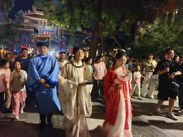 保定古莲花池夜游演出《莲池夜话·四喜良缘》,解锁古城新玩法!