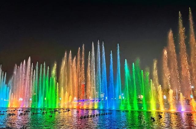 江西五日自由行：秋水广场音乐喷泉 · 亚洲之最的视觉盛宴