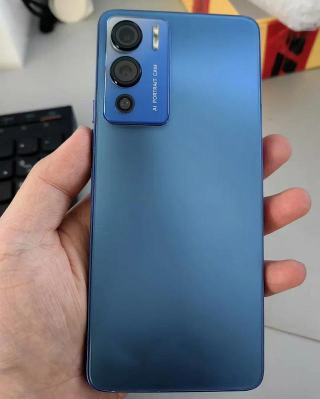 来自朝鲜的“洋垃圾”手机，搭载安卓12系统，采用联发科5G芯片