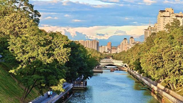 西安：护城河畔 风景宜人
