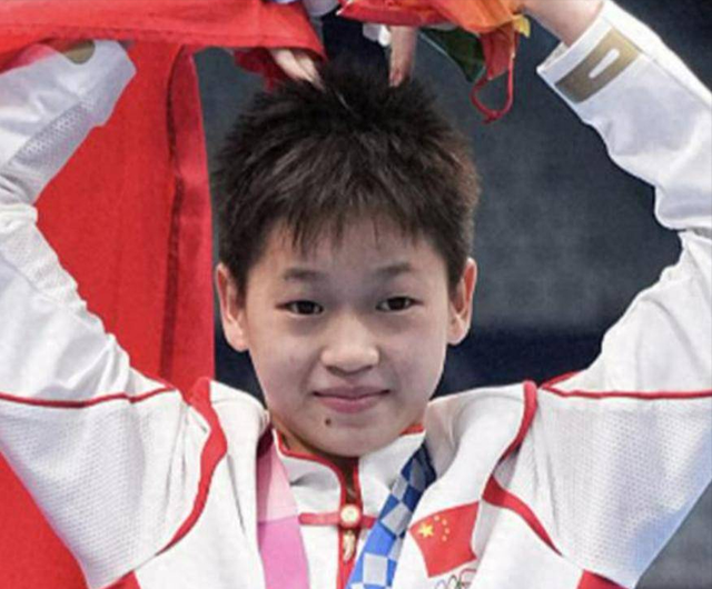 跳水界再出黑马！王伟莹勇夺单人冠，采访意外透露全红婵真实状态