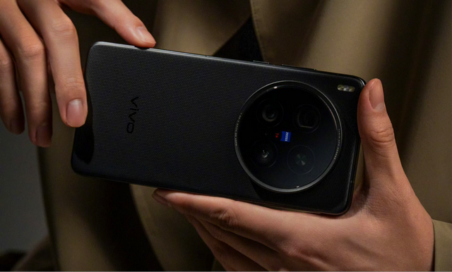 vivo X300真机首曝：超大圆环+极窄四等边，机身工艺大幅升级