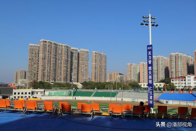 换个角度看永州体育场，这里已成为体育中心，文化中心和欢乐中心